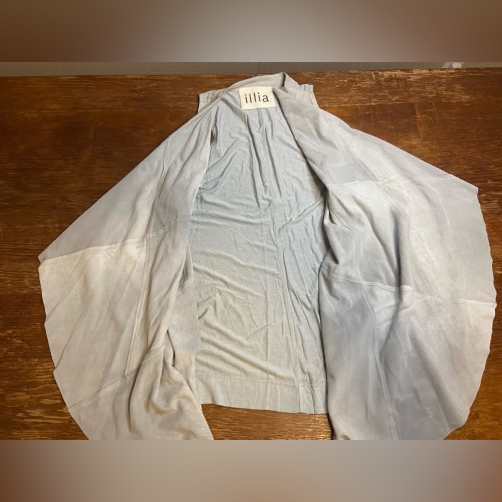 Illia Light Gray Drape Top size 2/small‎ - Picture 7 of 10